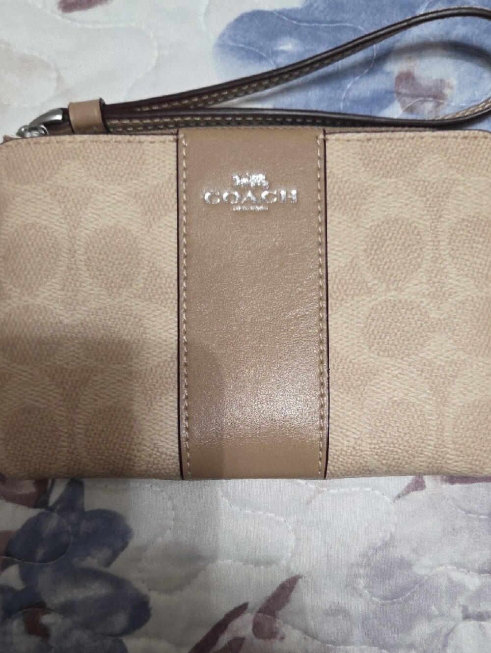 NWT Coach Beige/Tan Signature Wristlet Clutch - Picture 2 of 11